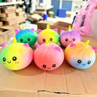 Jouet Squishy en gros, Unicorne Arc-en-ciel en forme de boulette de soupe simulée, Boîte anti-stress pour soulagement sensoriel du stress, à partir de 14 ans