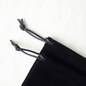 Pochette en velours personnalisée avec impression de logo pour sacs à main, logo doré en relief, sac anti-poussière noir doux pour chaussures et vêtements INFFY POUCH01 - Product Image 4
