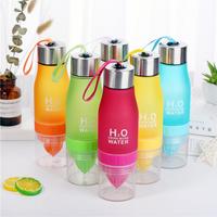 Bouteille d'eau portable avec infuseur à fruits H2O / Bouteille à jus de citron / Presse-agrumes pour une boisson saine