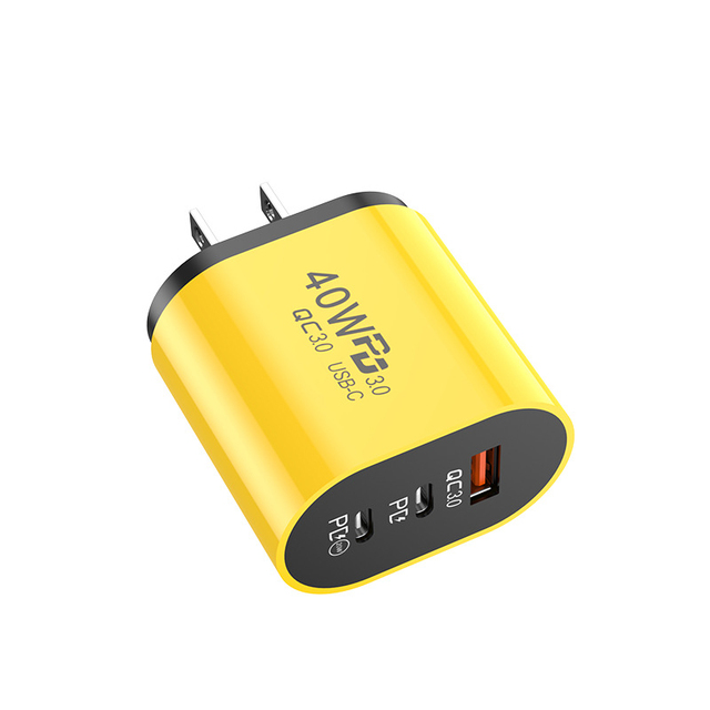 UK Plug PD 40W Wholesale GaN Super Fast Charging USB + Type C Multi-port Mobile Phone Charger for Phone 15 16