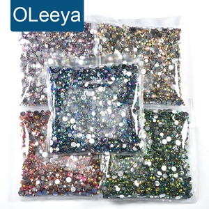 Oleeya - Piedras de Estrás Personalizadas, 50000 Piezas/Bolsa, Tamaños Variados SS6-SS30, Piedras de Resina Plateadas con Reverso Plano para Decoración de Uñas - Product Image 1