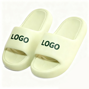 Vente en gros Pantoufles personnalisées Pantoufles d'intérieur antidérapantes unisexes Pantoufles à semelle épaisse LOGO imprimé Pantoufles de maison avec oreiller Pantoufles pour femmes - Product Image 1