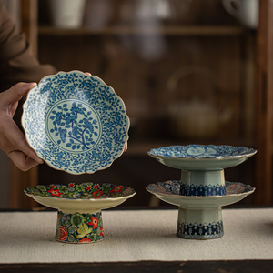 Assiette à fruits en céramique peinte à la main, plat en porcelaine à pied, forme irrégulière, style rétro de luxe, pour fêtes, usage domestique, plateau à dessert - Product Image 1