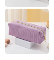 Trousse de Toilette Rétro en Velours Côtelé Grande Capacité Portable avec Fermeture Éclair et Lettres Tendance – Indispensable pour les Voyages