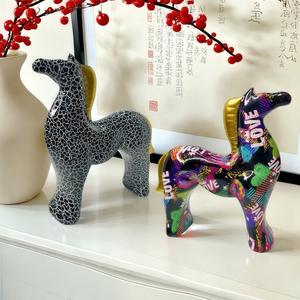 Figura Abstracta de Caballo en Resina Epoxi, Estatua Decorativa para Mueble de TV, Arte Folclórico para Sala de Estar, Decoración de Escritorio, Año del Caballo - Product Image 3