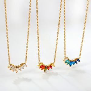 Collar con Colgante de Hoja Colorida con Circonita y Diamantes, Chapado en Oro de 18K, de Acero Inoxidable, Resistente al Agua y al Deslustre, para Mujer - Product Image 1