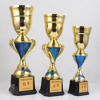 Fabriqué en usine Vert Rouge Bleu Couleur Haute En Plastique Football Coupe Trophée Base Noire Plaqué Or Grand Sport Coupe Trophée Nager