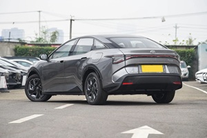 Auto Elettrica BZ3 Usata, 4 Porte, 5 Posti, 2WD, con Autonomia Superiore a 700km e Motore da 300kW, Berlina in Vendita - Product Image 6