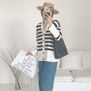 <span class=keywords><strong>Cardigan</strong></span> Invernale Personalizzato con Design a Righe Nere, Manica Lunga, Chiusura con Singolo Bottone, 100% <span class=keywords><strong>Cotone</strong></span> per Donna - Product Image 2