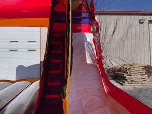 Castillo inflable en oferta para alquiler comercial en fiestas al aire libre - Product Image 3