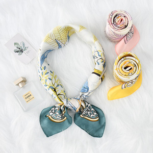 ผ้าพันคอไหมเทียมลายดอกไม้สไตล์เกาหลี ทรงสี่เหลี่ยม แฟชั่นทันสมัยและหรูหรา ขนาด 70 ซม. ลายใบไม้ ผ้าพันคอขนาดเล็กสำหรับผูกคอ - Product Image 3