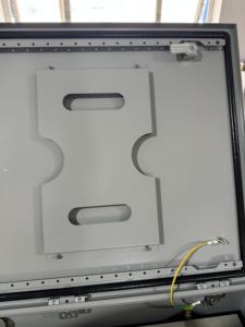 Caixa de Distribuição de Energia Industrial em Aço Inoxidável IP66 para Uso Externo, Baixa Tensão, Revestida a Pó, com Disjuntor - Product Image 5