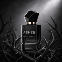 Flacon de parfum en verre carré à facettes de 50 ml avec boîte, base épaisse et lourde, capuchon noir géométrique, col doré - Vente en gros