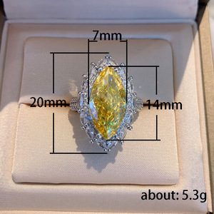 Anello dal Design Ovale a Marchesa, Elegante Anello da Dito per Donne - Product Image 5