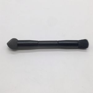 <span class=keywords><strong>Pinceau</strong></span> de fond de teint à <span class=keywords><strong>double</strong></span> extrémité en gros d'usine <span class=keywords><strong>Pinceau</strong></span> de <span class=keywords><strong>maquillage</strong></span> à manche en bois noir avec pointe en éponge - Product Image 4