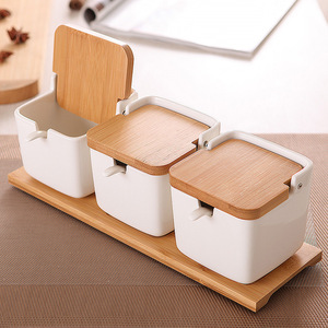 Cucina Spezia Vaso di Porcellana Zucchero Stoccaggio del Sale Pepe Vasi Coperchio del Contenitore Cucchiaio di <span class=keywords><strong>Ceramica</strong></span> Box Condimento Condimento Cremagliera - Product Image 1