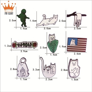 Pin de solapa personalizado, material de metal negro, Gato divertido, sin tarifa de molde - Product Image 6