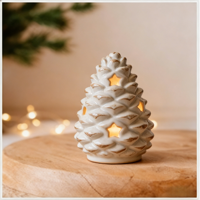 Décorations de Noël nordiques C&H, figurines en céramique blanche faites à la main avec maison et renne, éclairées par LED