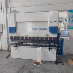 เครื่องจักรซีเอ็นซีแบบซิงโครไนซ์อัตโนมัติสำหรับการดัดโลหะแผ่น 110/125 ตัน <span class=keywords><strong>3.2</strong></span> เมตร พร้อมมอเตอร์เซอร์โวคู่ สำหรับงานโลหะแผ่นสแตนเลส - Product Image 2