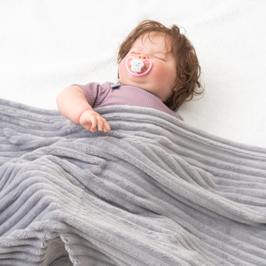Couverture légère en flanelle à rayures verticales pour enfants, hypoallergénique, douce, pour nouveau-nés, portable, pour bébés garçons et filles - Product Image 5