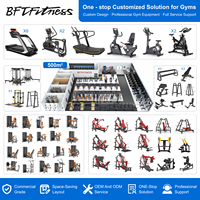Ensemble d'équipements de gym personnalisés de 500 m², solution complète pour centre de fitness avec un design d'aménagement qui permet de gagner de la place et une visite 3D VR gratuite