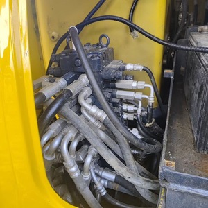 Mini-excavatrice Komatsu PC56 d'occasion, 5,5 tonnes, petite pelle hydraulique sur chenilles avec godet pour travaux de jardinage, d'agriculture et de construction - Product Image 6