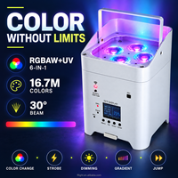 Projecteur LED DMX sans fil sur batterie 4x18W 6-en-1 72W avec télécommande IR et contrôle via application WiFi pour éclairage de scène de mariage