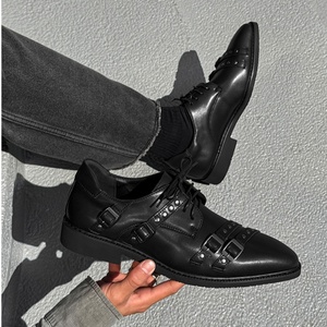 Chaussures en cuir noires élégantes pour hommes, confortables et décontractées, à rivets et bout pointu, grandes tailles, chaussures de ville, chaussures Derby tendance pour hommes - Product Image 1
