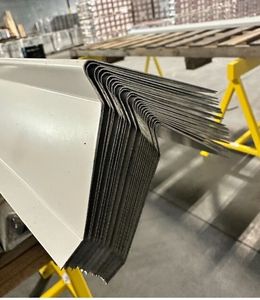 Bắc Mỹ Hot Bán F5 F8 Phong Cách Sắt Góc Mái Nhấp Nháy Kim Loại Lợp Trim V Hồ Sơ Nhỏ Giọt Cạnh Cuộn Tạo Thành Máy - Product Image 2