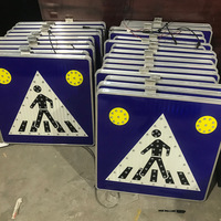 Panneau de signalisation routière à LED solaire, étanche, panneau d'avertissement de sécurité routière, panneau de signalisation routière solaire réfléchissant personnalisé pour la construction de routes