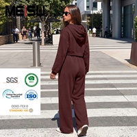 Ensemble de survêtements OEM/ODM pour femmes : sweat à capuche en polaire, veste courte, soutien-gorge de yoga dos nu, pantalon de sport – Collection fitness personnalisable