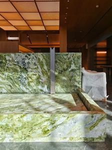 Dalle de panneau mural en marbre naturel pour meubles d'extérieur Bancs de jardin Comptoirs de bar au bord de la piscine Tables de patio Caractéristiques paysagères - Product Image 5