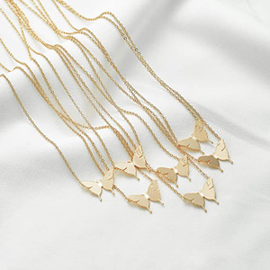 Trang Sức Mạ Vàng Vòng Cổ Bướm Mặt Dây Chuyền Chữ Cái Đầu Khắc Bằng Thép Không Gỉ Tùy Chỉnh Cho Nữ - Product Image 4