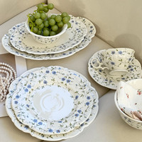 Nouvel ensemble de vaisselle en céramique européenne à motifs floraux en relief, assiettes à dîner en porcelaine bleue à motifs floraux, plats à dessert et tasses