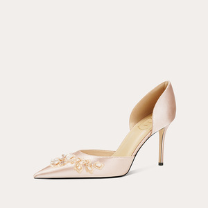 รองเท้าส้นสูงประดับดอกไม้คริสตัลสีแดงแบบเซ็กซี่ ปลายแหลม ส้นเตี้ย สำหรับผู้หญิง ส้นสูง 6 ซม./8 ซม. เหมาะสำหรับงานแต่งงาน งานปาร์ตี้ และงานเลี้ยง - Product Image 2