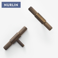Poignées de meuble Nurlin en laiton, motif en relief en forme de croix, finition or noir, poignées de placard, boutons en forme de T, 500 mm de long, disponibles