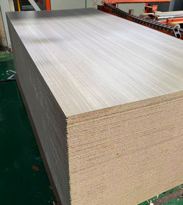 Tablero <span class=keywords><strong>de</strong></span> Madera <span class=keywords><strong>OSB</strong></span> <span class=keywords><strong>de</strong></span> Diseño Moderno, Resistente a la Humedad, Chapa <span class=keywords><strong>de</strong></span> Madera Impermeable, Revestimiento <span class=keywords><strong>de</strong></span> Melamina, Grado E0/E1, para <span class=keywords><strong>Paredes</strong></span> Interiores - Product Image 2