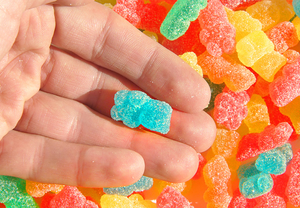 Nouvelle condition Bear Gummy Vitamin C Gummies Distributeur de bonbons Machine Mélange de fruits et légumes à vendre - Product Image 4