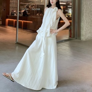 Ensemble deux pièces pour femmes, style coréen, haut sans manches à bretelles et jupe fluide, blanc, à volants, tenue décontractée - Product Image 1