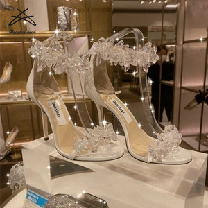 Sandali da sposa <span class=keywords><strong>con</strong></span> <span class=keywords><strong>tacco</strong></span> sottile <span class=keywords><strong>con</strong></span> strass <span class=keywords><strong>scarpe</strong></span> da sposa <span class=keywords><strong>con</strong></span> <span class=keywords><strong>tacco</strong></span> alto di lusso da donna décolleté estive <span class=keywords><strong>scarpe</strong></span> <span class=keywords><strong>con</strong></span> <span class=keywords><strong>tacco</strong></span> da donna <span class=keywords><strong>bianche</strong></span> - Product Image 1