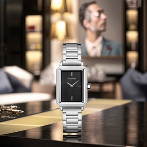 Montre élégante pour femme avec bracelet en acier inoxydable argenté, boîtier carré avec mouvement à quartz de la marque Miyota - Product Image 1
