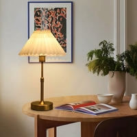 Lampe de table rechargeable en tissu haut de gamme, lumière d'ambiance de chevet de luxe, lampe décorative créative haut de gamme pour chambre à coucher, bureau, usage domestique