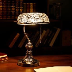 Lampe banquière marocaine en mosaïque turque faite à la main, verre coloré avec interrupteur à chaîne - Product Image 1