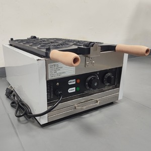 <b>Crab</b> Waffle Machine FQ-1105P Non-Stick Commercial Catering Equipment - Product Image 3