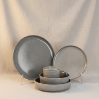 Service de table en céramique gris classique 4 pièces |   Lave-vaisselle et micro-ondes compatibles |   Assiettes, bols et tasses de qualité supérieure