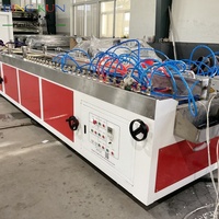 Extrudeuse de profilés UPVC, machine de fabrication de cadres de portes creuses en WPC, ligne de production de profilés de fenêtres en plastique de haute qualité - Prix