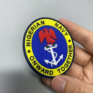 Patch en silicone personnalisé 3D en PVC souple, brodé, thermocollant, gaufré, avec dos auto-agrippant en forme de fleur pour vêtements - Product Image 3