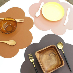 Sets de table en cuir de style nordique sur mesure, sets de table simples de couleur unie, résistants à l'huile et à l'eau, motifs ours et nuages pour enfants - Product Image 4