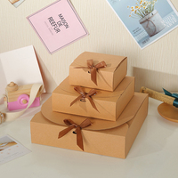 Kleine frisch gestreifte Geschenkbox für Schokolade Süßigkeiten quadratische kreative Schleife Verpackung mit Goldfolie mattierte Strangprägung