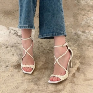 Zapatos de Talla Grande 35-45 para Mujer, Sandalias de Tacón con Hebilla y Punta Abierta, con Perlas, para Bodas, Fiestas y Eventos de Verano - Product Image 2